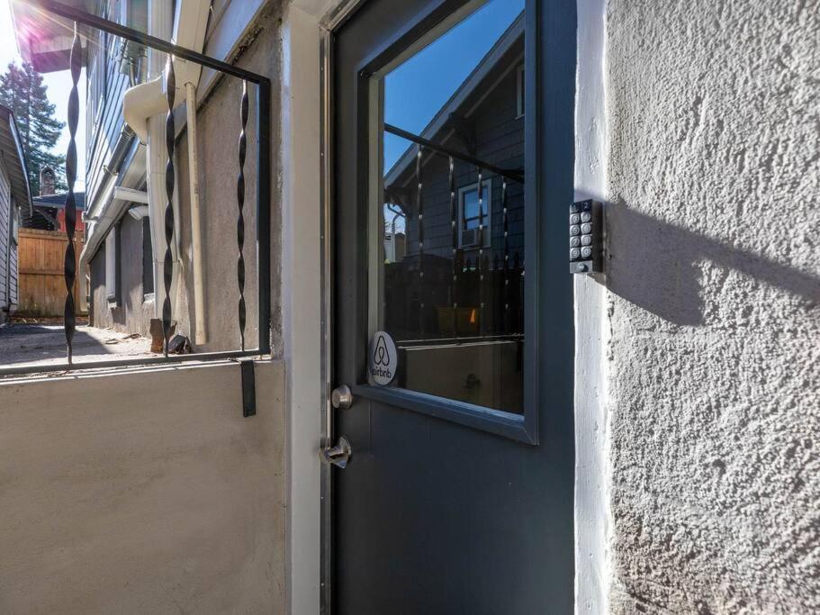 Elegant Richmond Gem Nestled Up To Hawthorne Blvd. Appartement Portland Buitenkant foto
