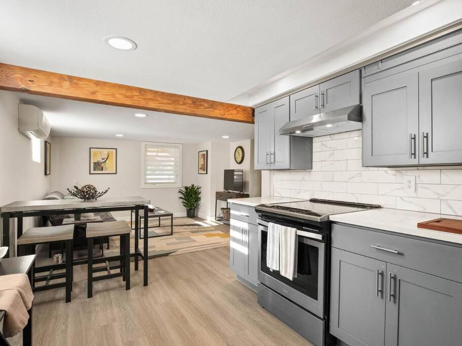 Elegant Richmond Gem Nestled Up To Hawthorne Blvd. Appartement Portland Buitenkant foto